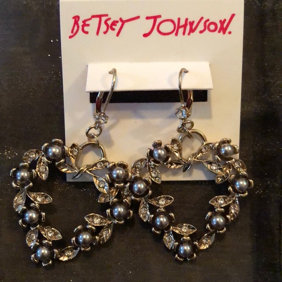 Betsey Johnson Jewelry - Betsey Johnson Whimsical Pearl & CZ on leaf heart